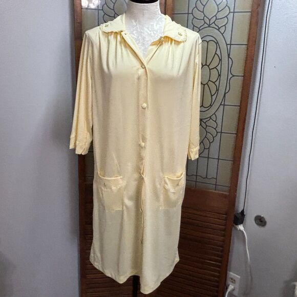 Vintage Henson Kickernick Lace Accent Button Front Robe Butter Yellow Size M - Picture 1 of 15